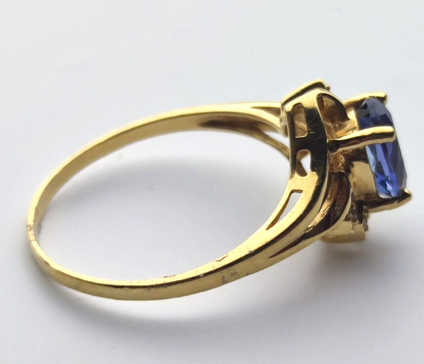 9ct Yellow Gold Ring Blue Tanzanite White Diamonds Gemstones Ring Size: T 1/2