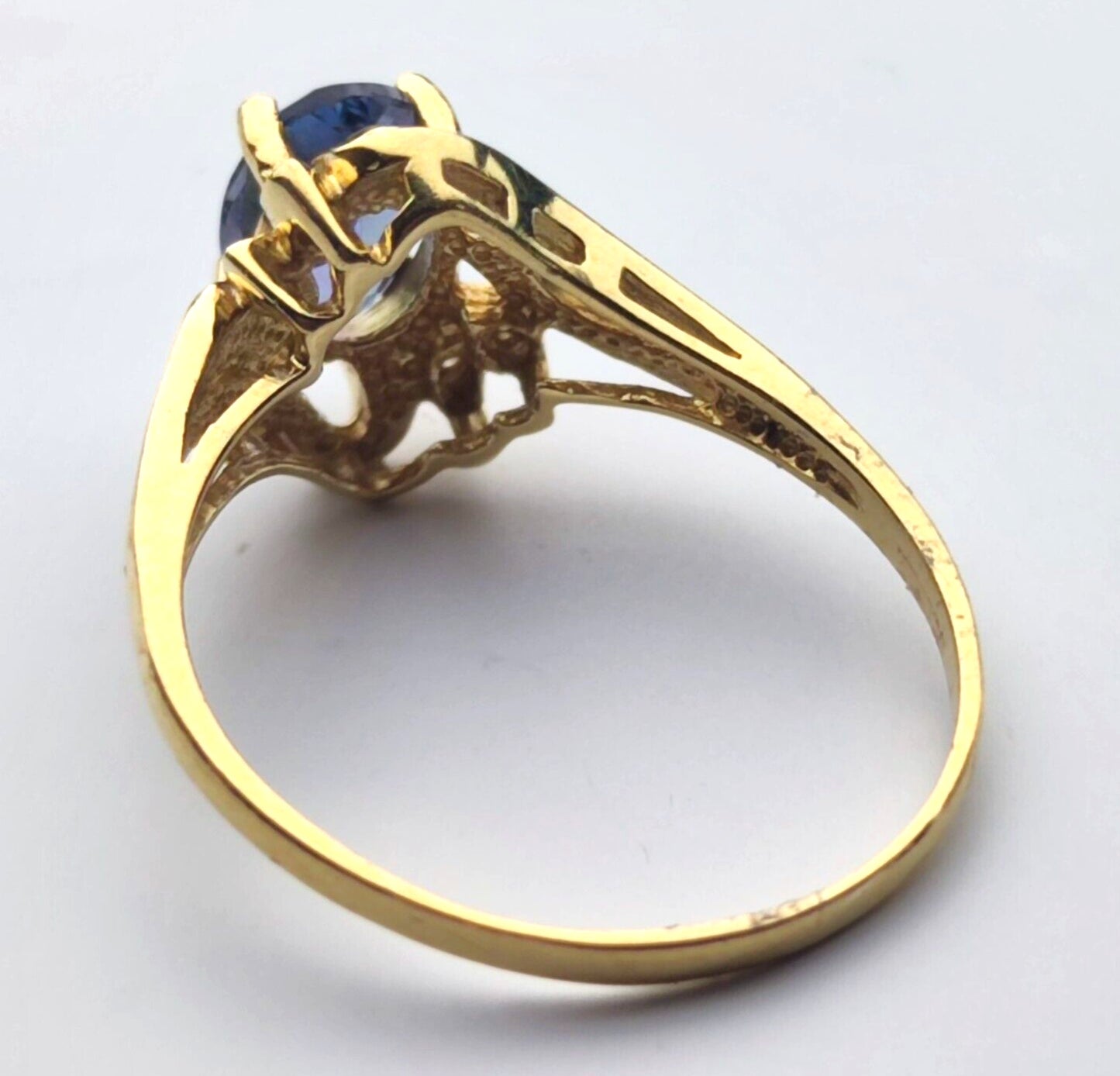 9ct Yellow Gold Ring Blue Tanzanite White Diamonds Gemstones Ring Size: T 1/2