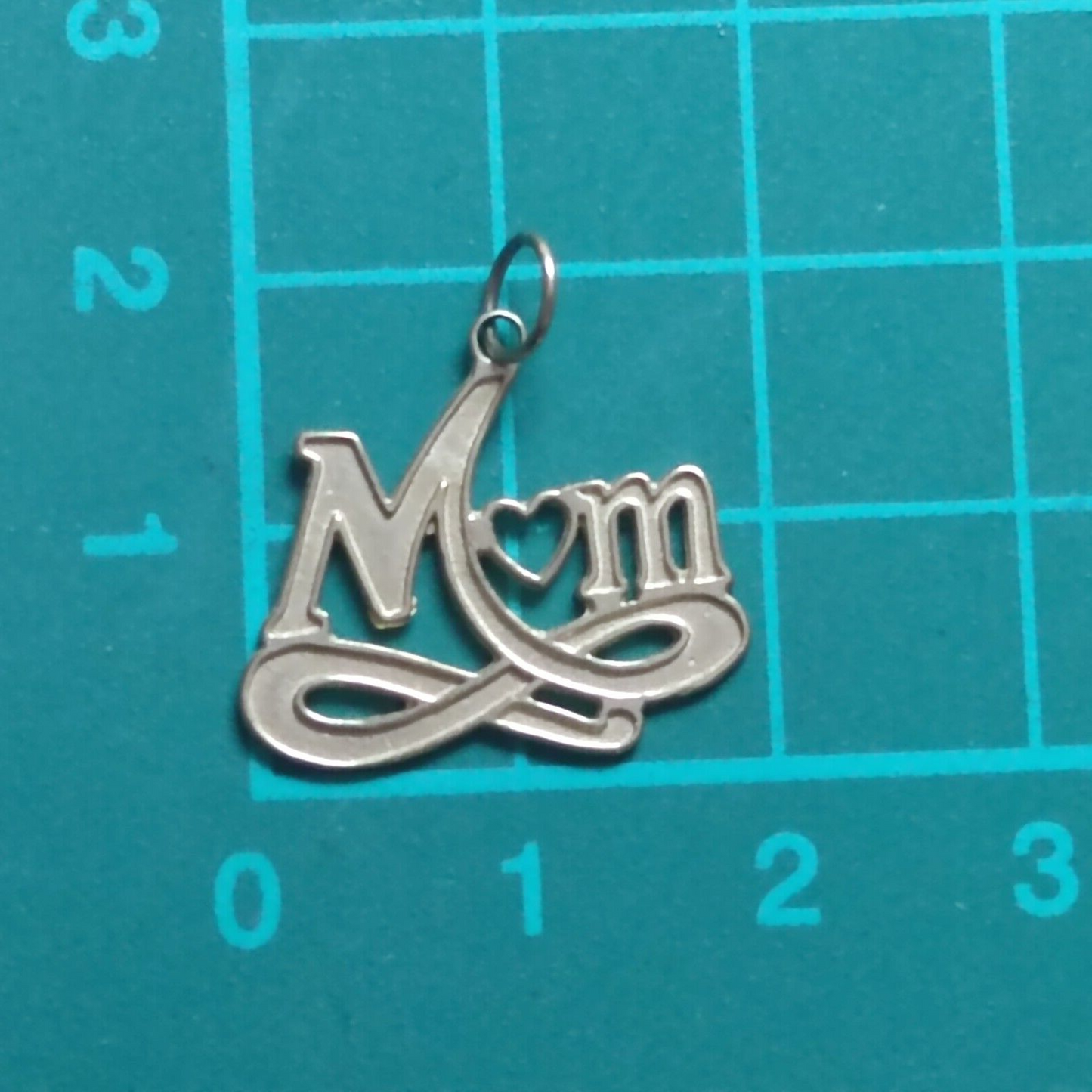 Mum 9ct Yellow Gold Pendant Charm Shaped "MUM" Text 20mm x 21mm Solid Gold