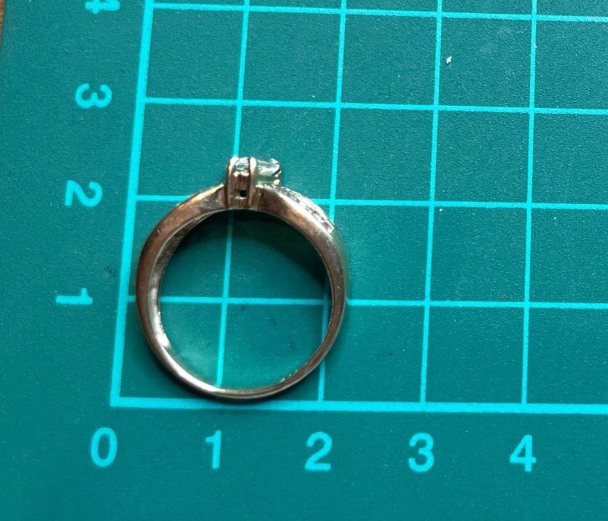 9ct Yellow Gold Ring Green Tourmaline Gemstones UK Ring Size N 1/2
