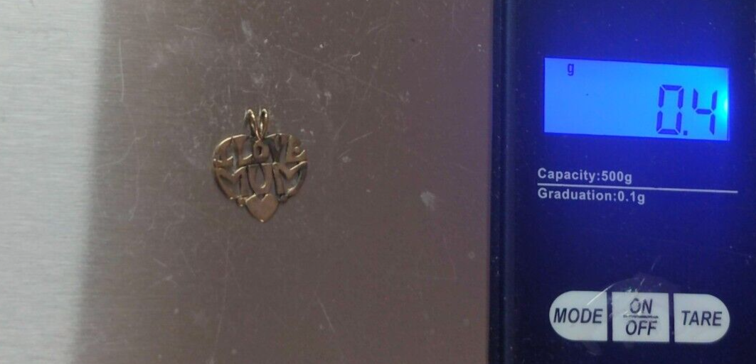 Mum 9ct Yellow Gold Pendant Charm "I LOVE MUM" Text Size:15mm x 17mm Solid Gold