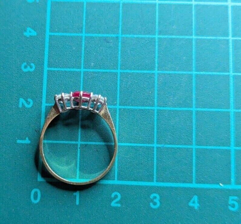 14ct Yellow Gold Ring Red Ruby Three Stone Setting UK Ring Size R