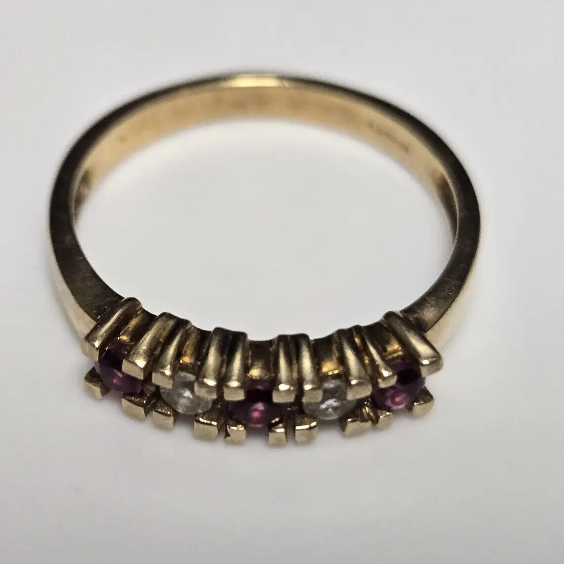 9ct Yellow Gold Ring Red Garnet And Quartz Gemstones UK Ring Size O