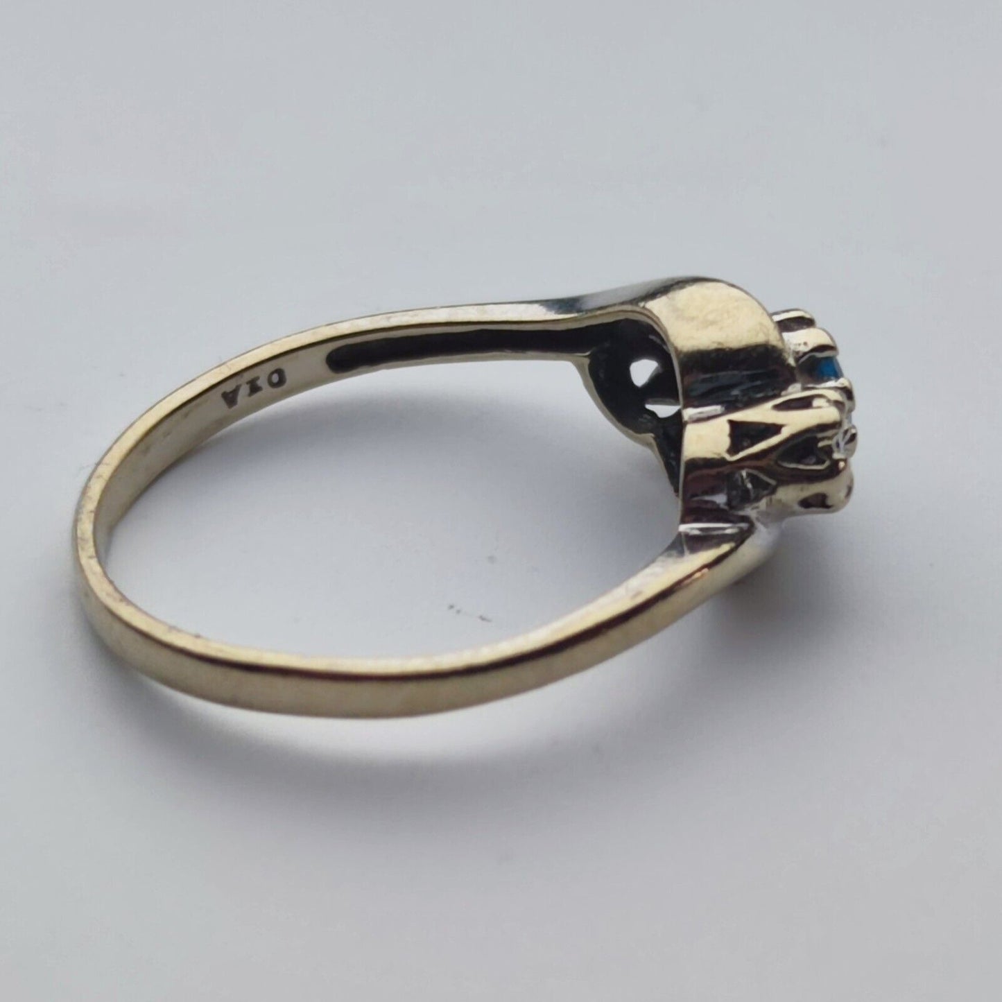 9ct Yellow Gold Ring Round Blue Topaz and White Diamonds Gemstones Ring Size: M