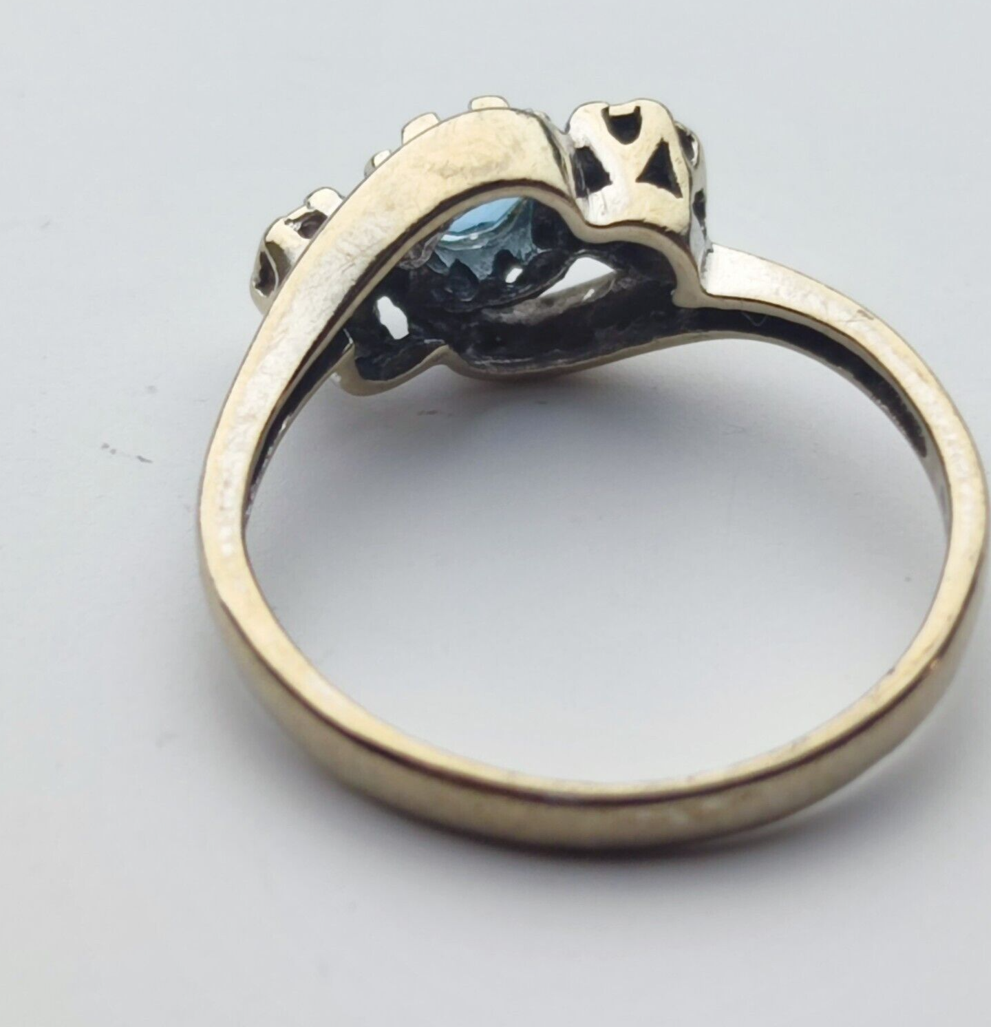 9ct Yellow Gold Ring Round Blue Topaz and White Diamonds Gemstones Ring Size: M
