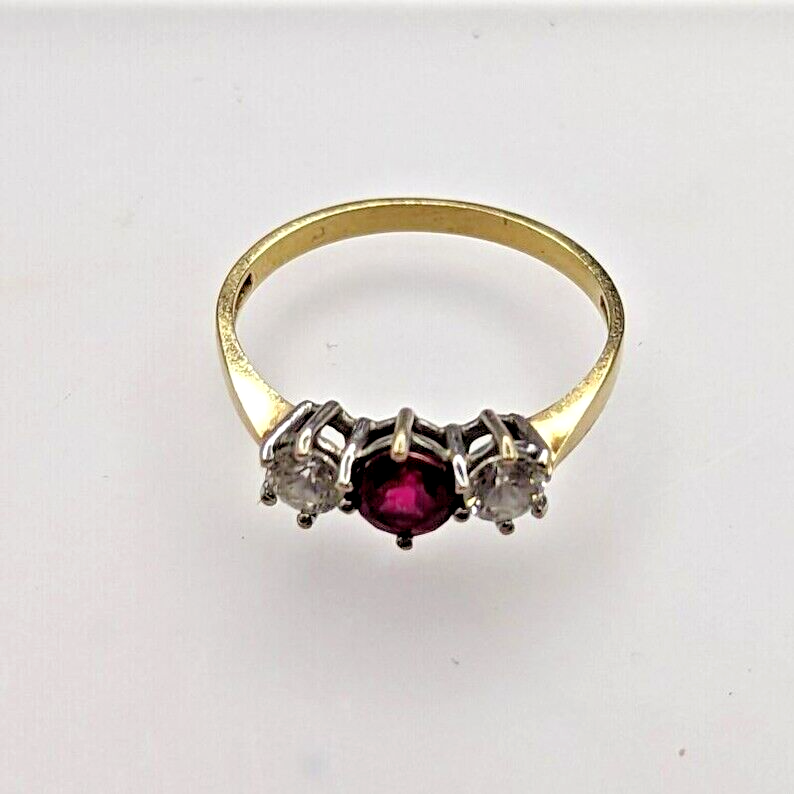 14ct Yellow Gold Ring Red Ruby Three Stone Setting UK Ring Size R