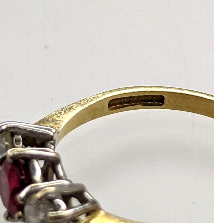 14ct Yellow Gold Ring Red Ruby Three Stone Setting UK Ring Size R