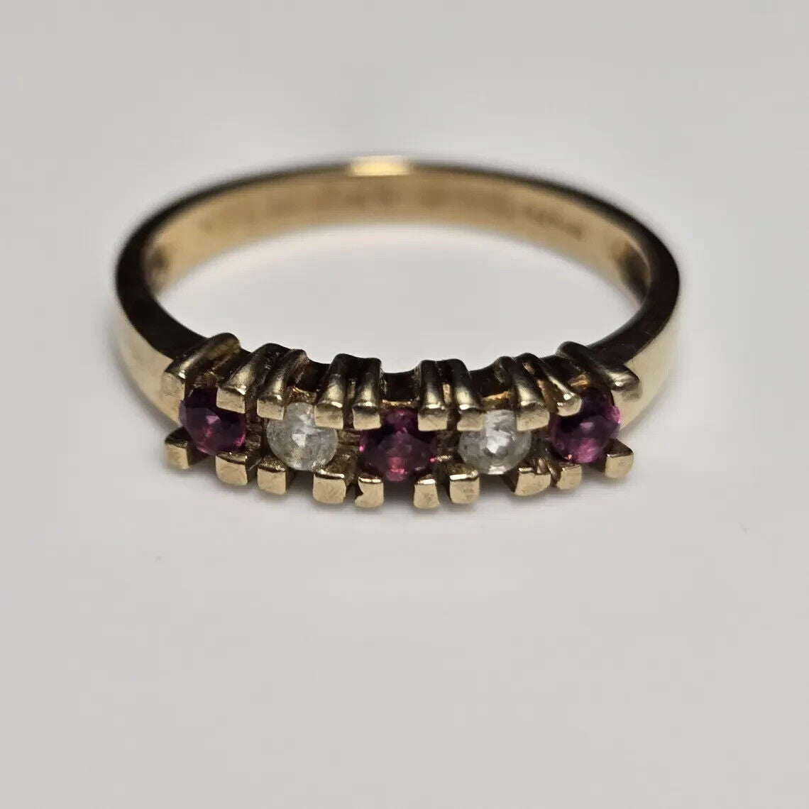 9ct Yellow Gold Ring Red Garnet And Quartz Gemstones UK Ring Size O