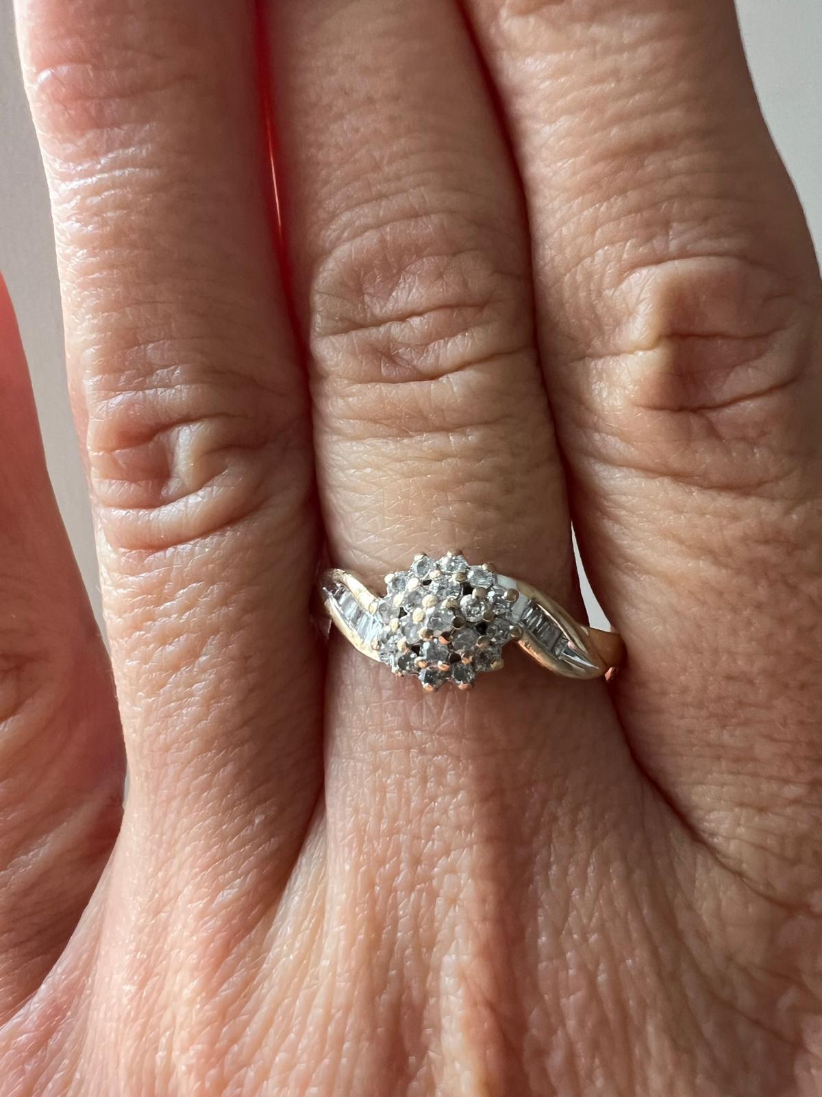 9ct Yellow Gold Ring Diamond Cluster Setting Ring Size O 1/2