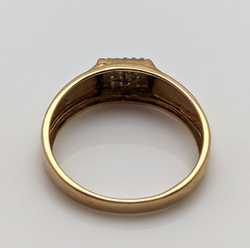 9ct Yellow Gold Signet Ring Colourless Round Diamonds UK Ring Size V