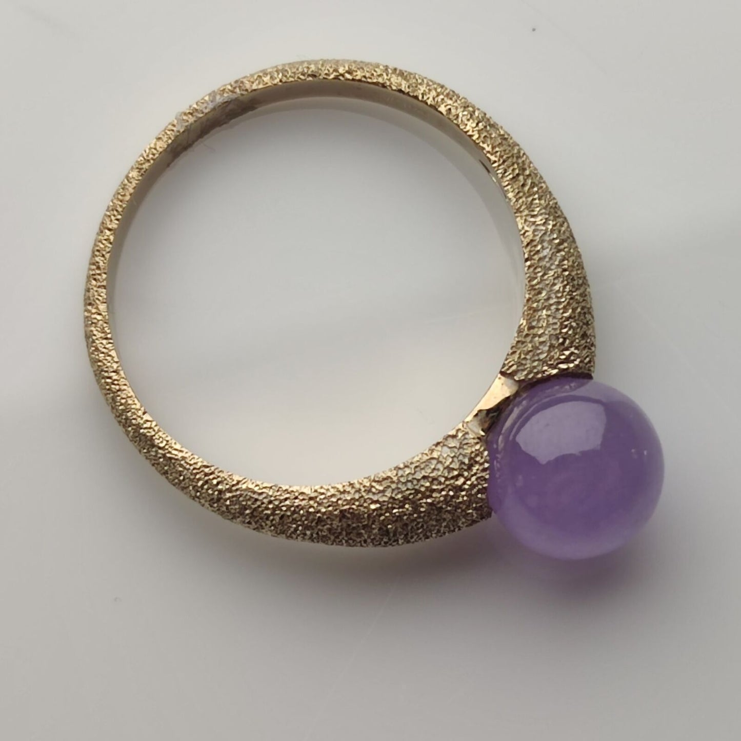 9ct Yellow Gold Ring Lavender Jade Textured Band Statement Ring Size R