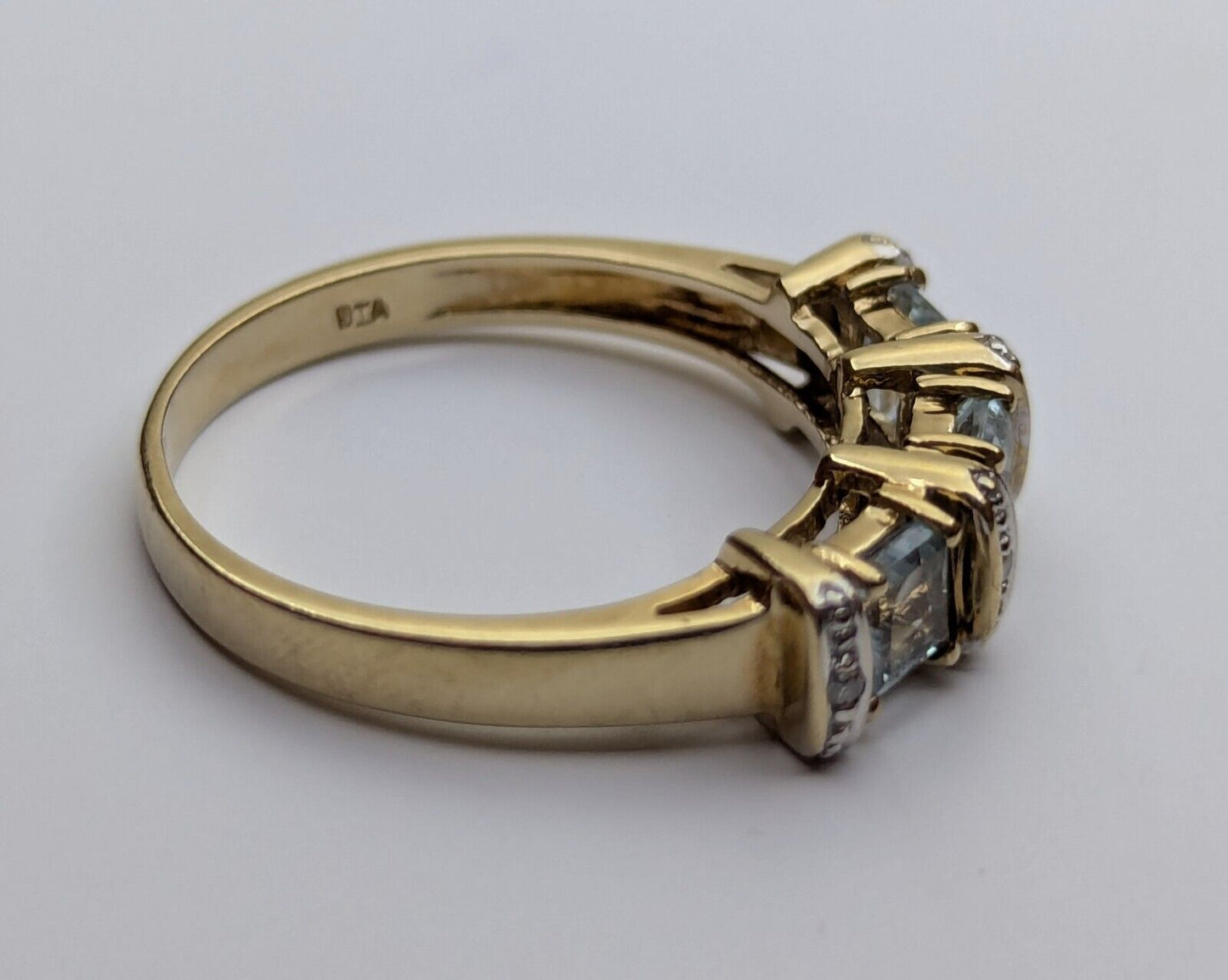 9ct Yellow Gold Topaz and Diamond Ring Blue & Colourless Gemstones Ring Size P