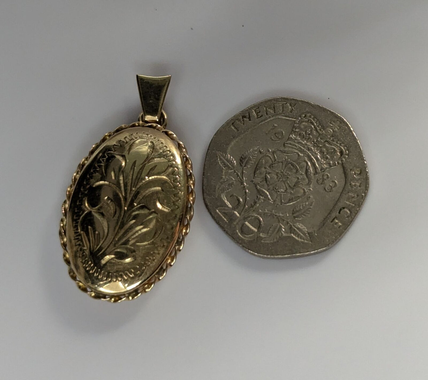 9ct Yellow Gold Photo Gold Locket Pendant Flower Engraved