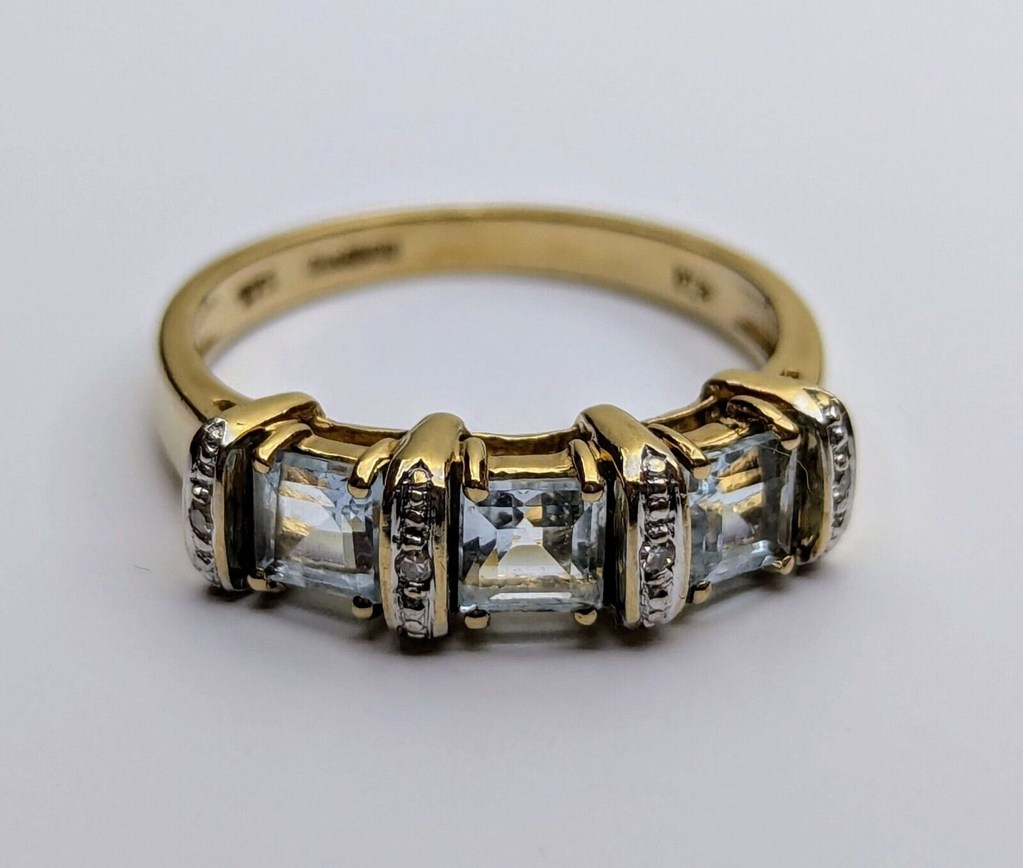 9ct Yellow Gold Topaz and Diamond Ring Blue & Colourless Gemstones Ring Size P