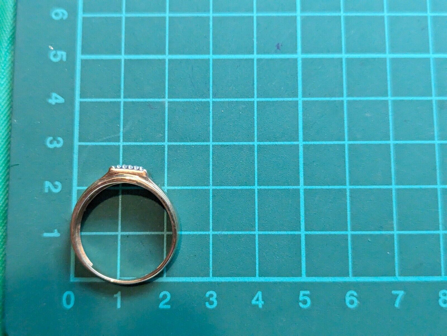 9ct Yellow Gold Signet Ring Colourless Round Diamonds UK Ring Size V