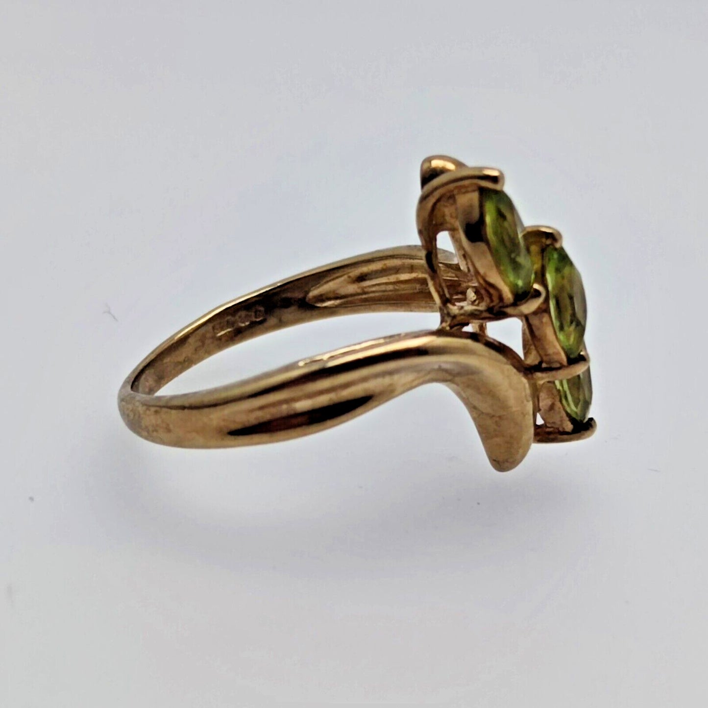 9ct Yellow Gold Ring Green Peridot Marquise Gemstones Crossover Band Ring Size M