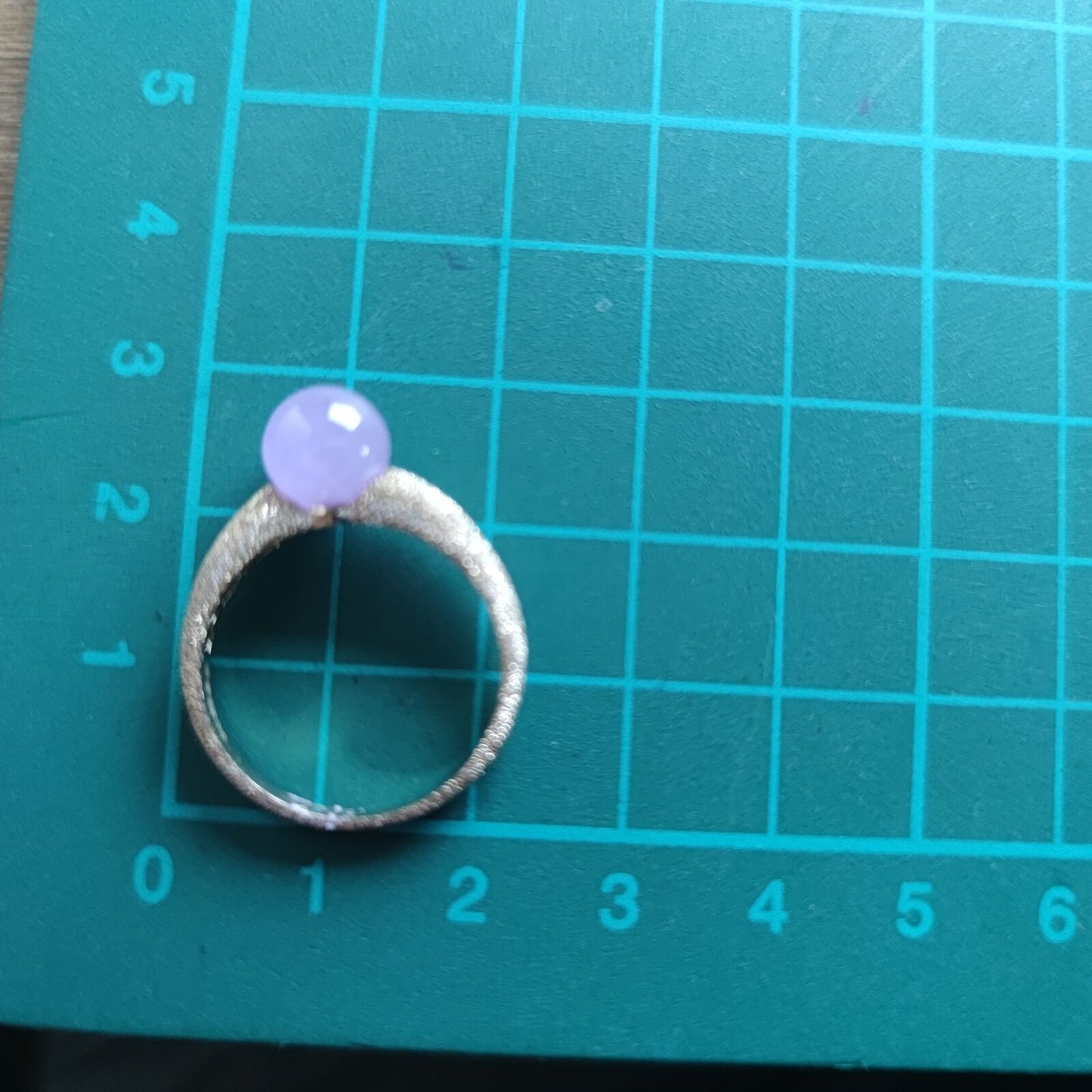 9ct Yellow Gold Ring Lavender Jade Textured Band Statement Ring Size R