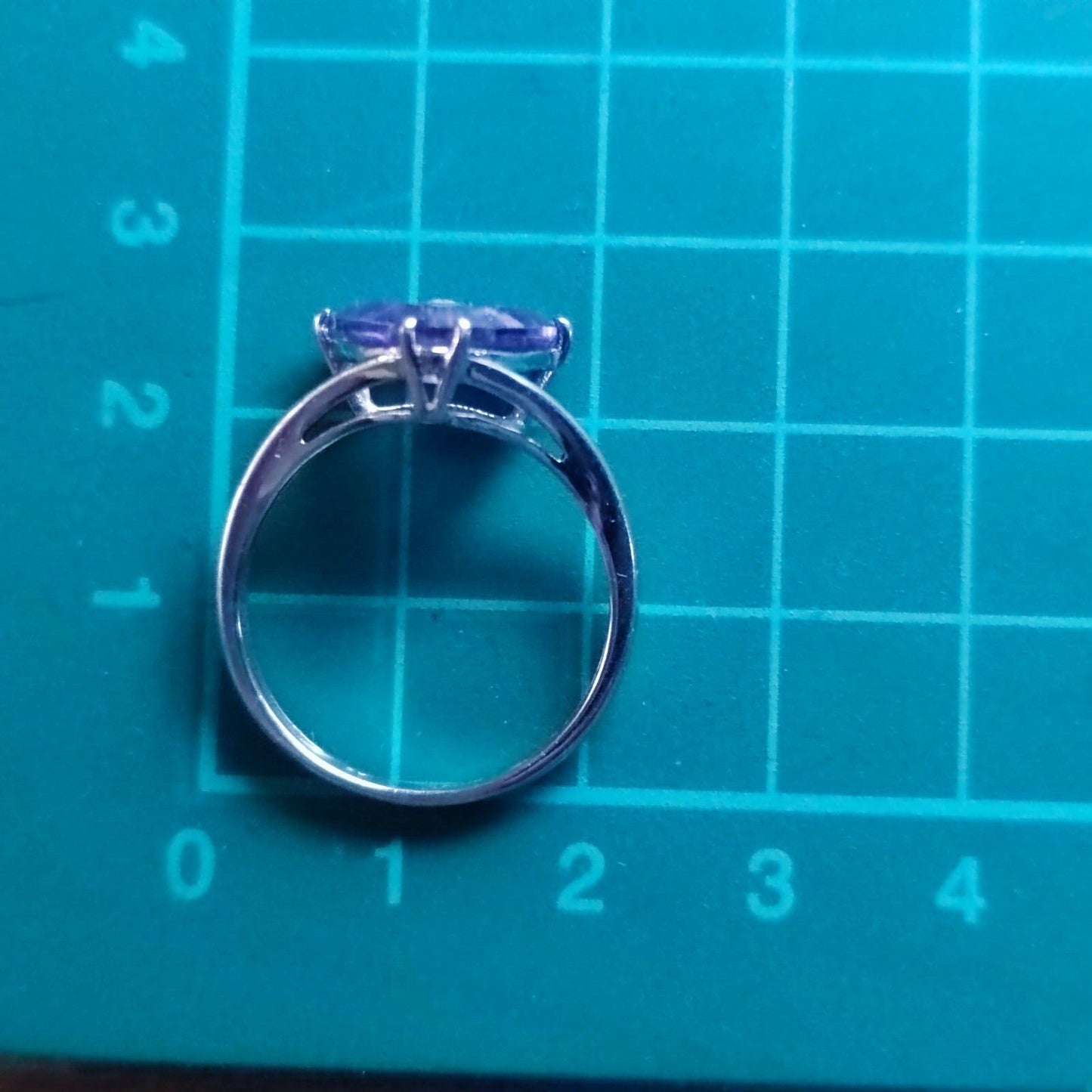9ct White Gold Ring Purple Amethyst and Diamond Natural Gemstones Ring Size S
