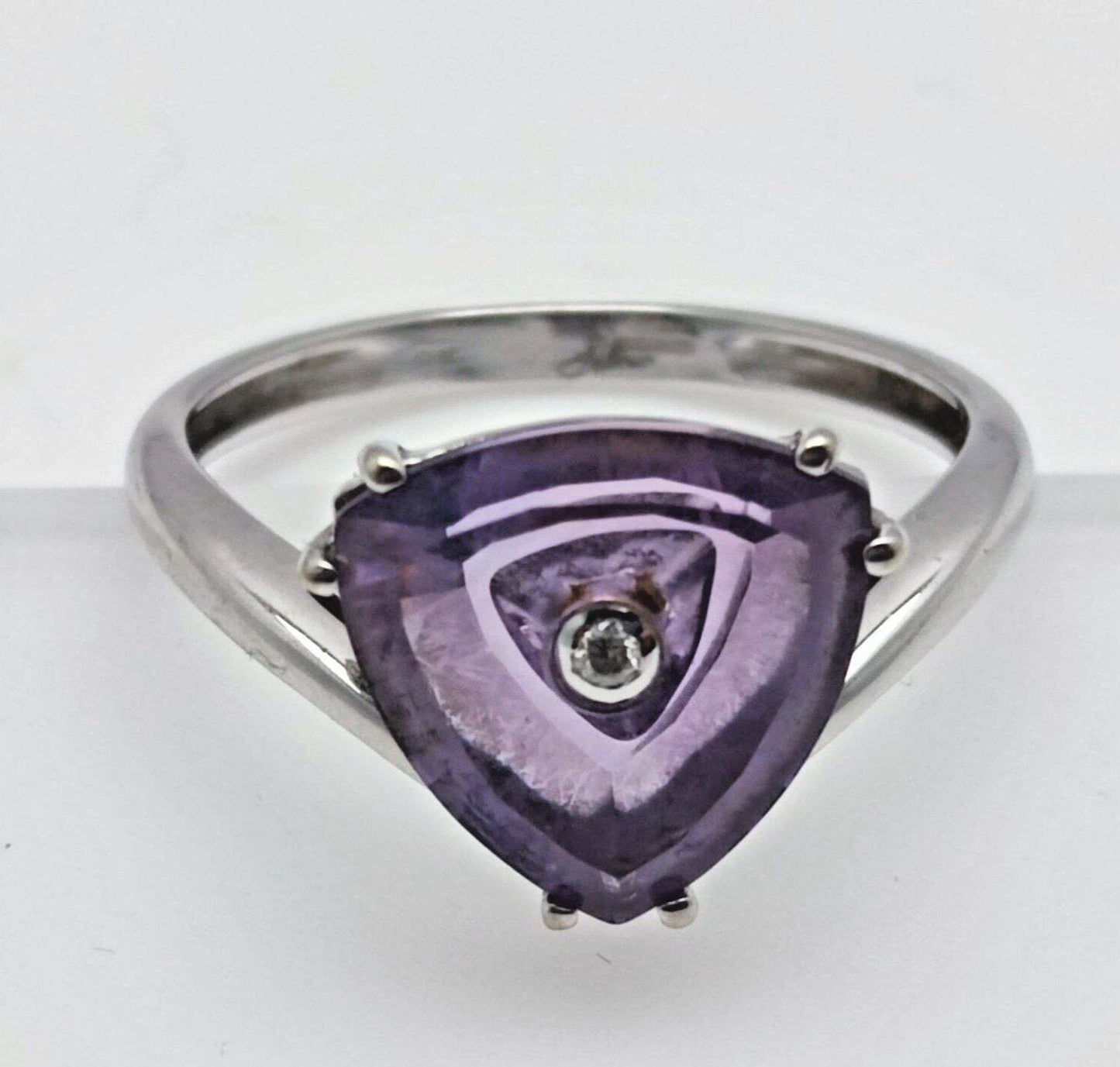 9ct White Gold Ring Purple Amethyst and Diamond Natural Gemstones Ring Size S