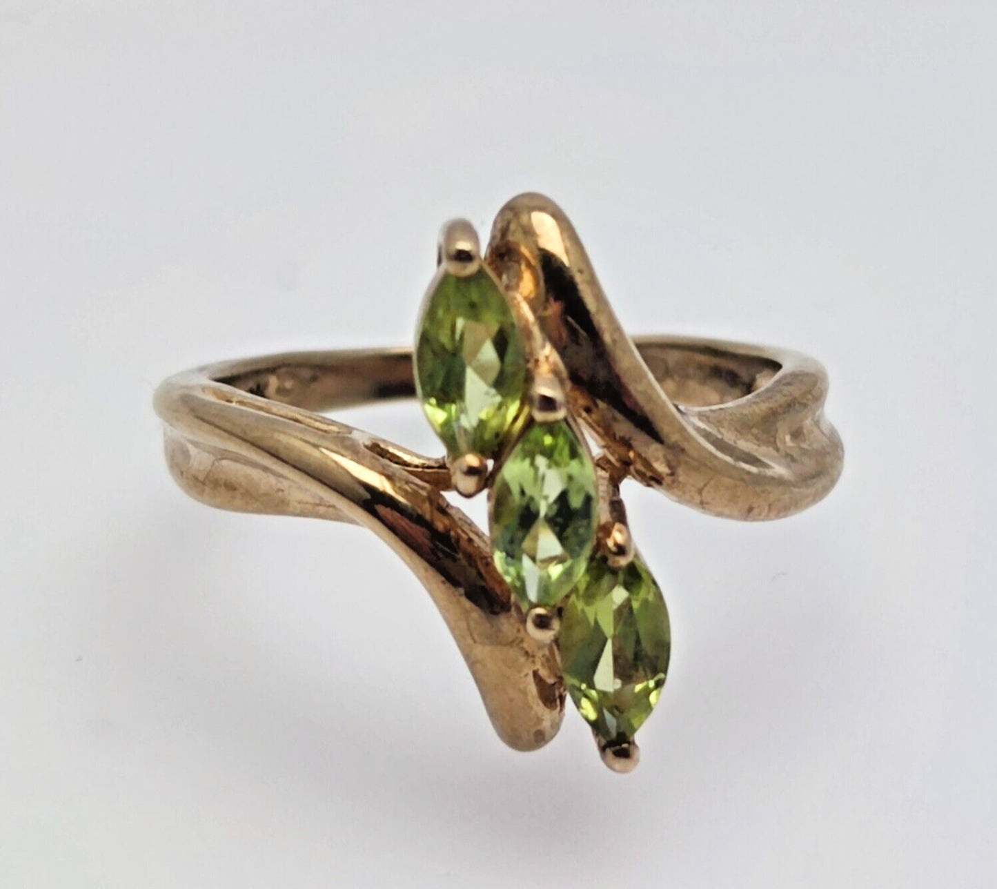 9ct Yellow Gold Ring Green Peridot Marquise Gemstones Crossover Band Ring Size M