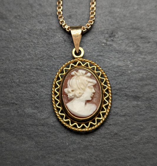9ct Yellow Gold Cameo Pendant Size: 30mm x 16.9mm