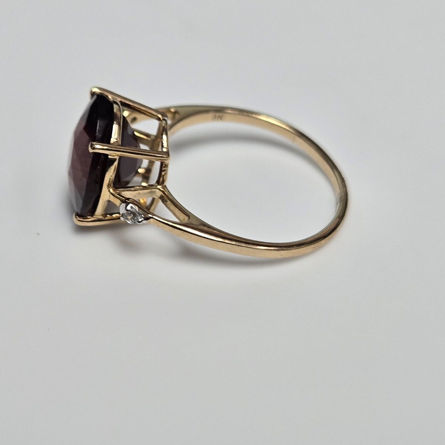9ct Yellow Gold Red Oval Garnet Gemstone UK Ring Size N 1/2