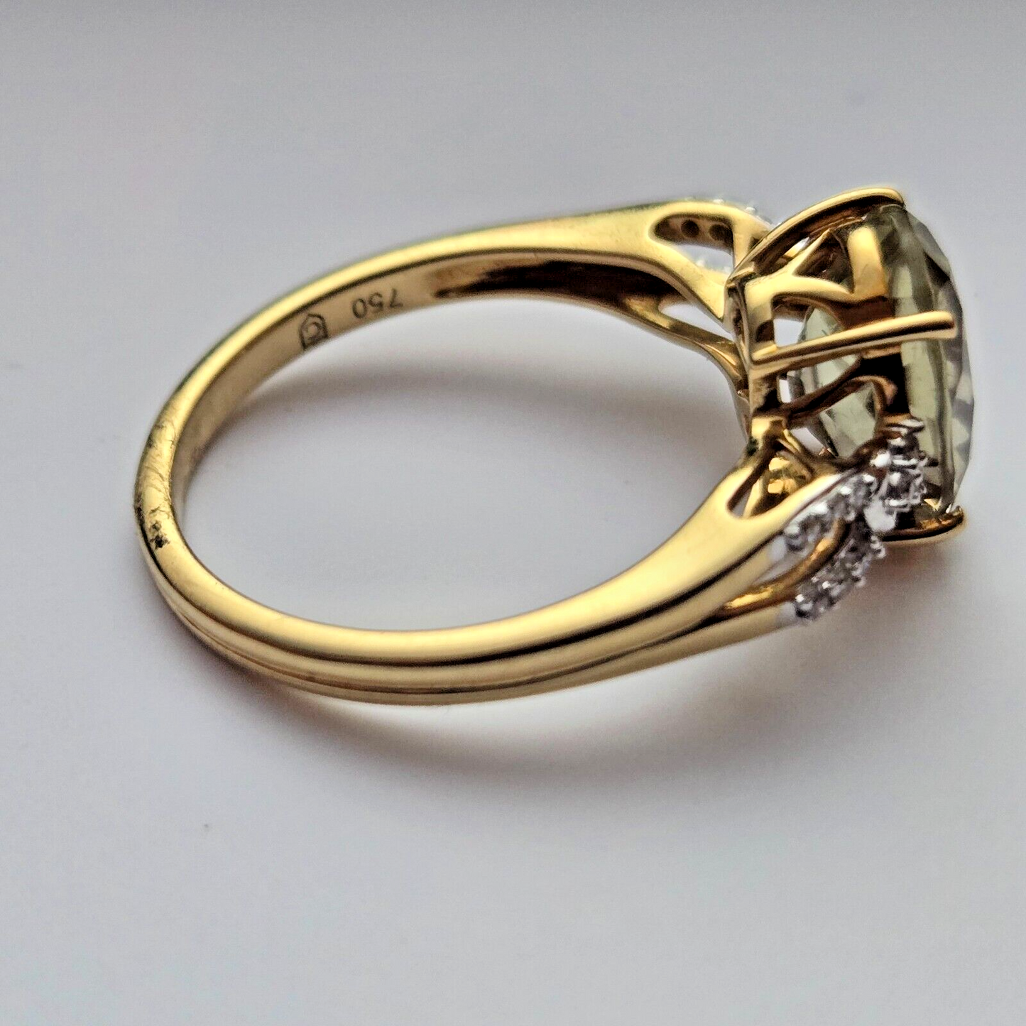 18ct Gold Yellow Ring Yellow Oval Citrine & Diamonds UK Ring Size N 1/2