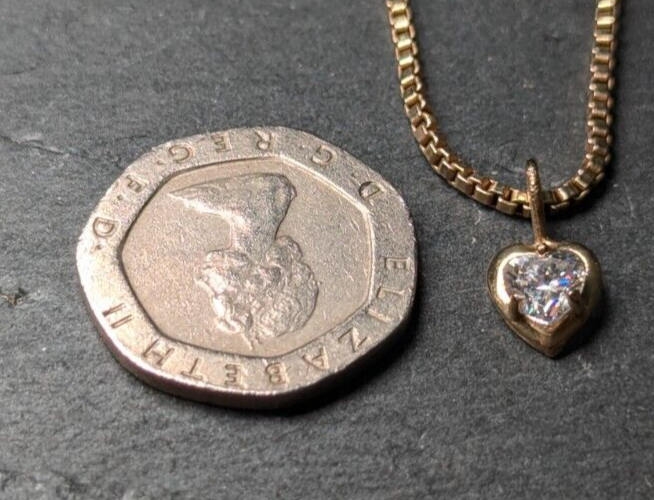 9ct Yellow Gold Heart Pendant Cubic Zirconia Stone Size: 13mm x 7mm