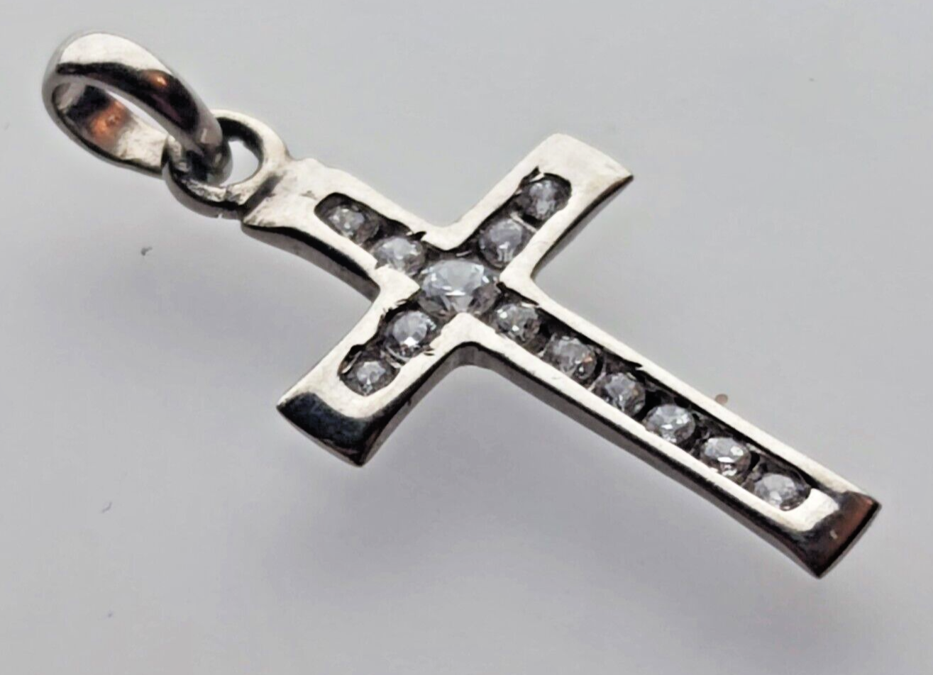 9ct White Gold Cross Pendant Cubic Zirconia Stones Size 29mm x 12mm Hallmarked