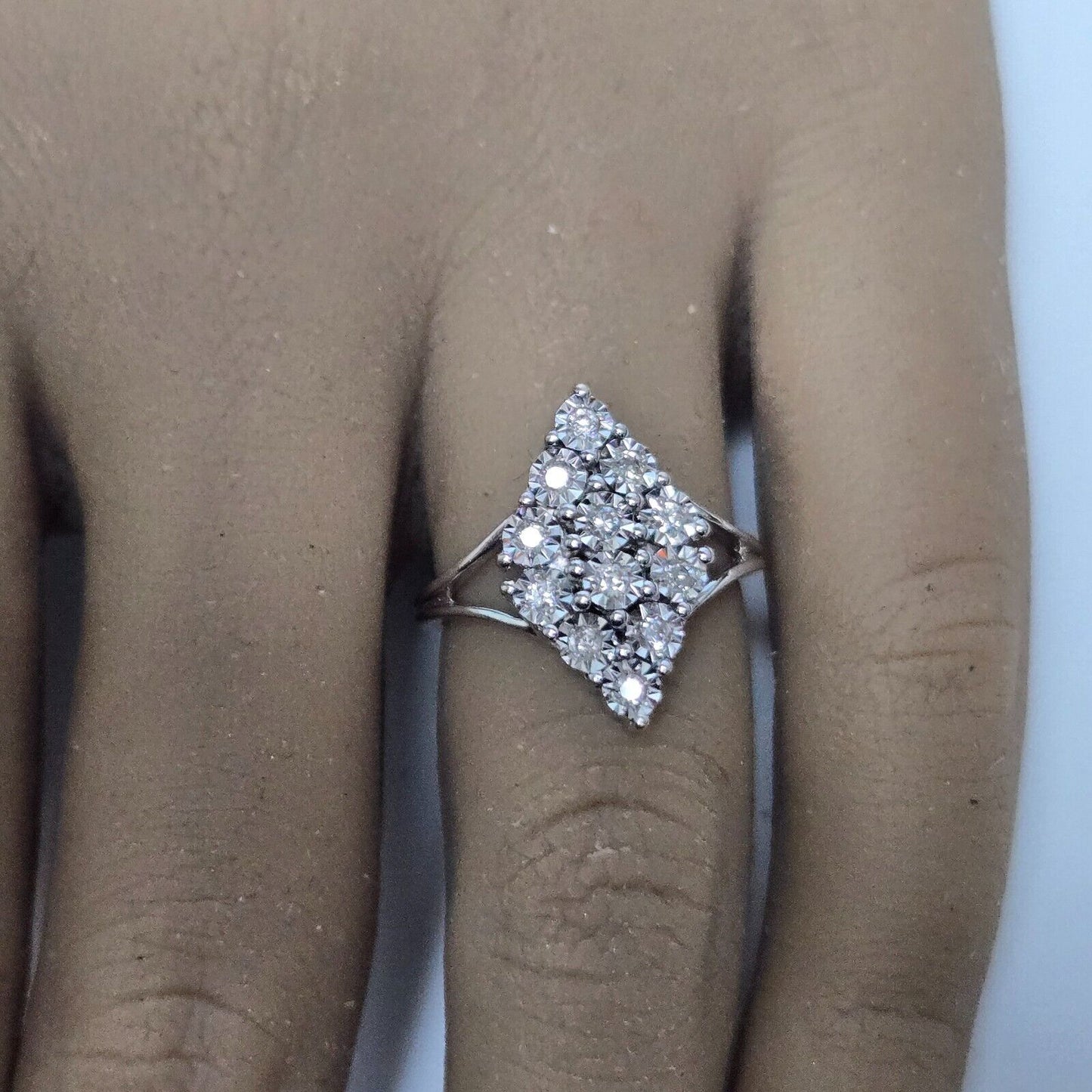 9ct White Gold Ring Cluster 0.25ct Diamonds Split Shank Band Ring Size J