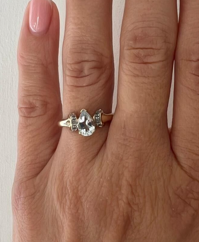 9ct Yellow Gold Ring Aquamarine and Diamond Stones UK Ring Size N 1/2