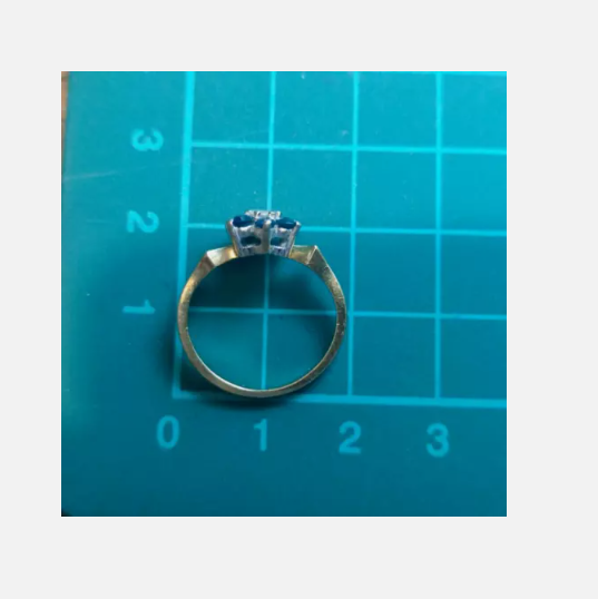 18ct Yellow Gold Ring Blue Sapphire and Colourless Diamonds UK Ring Size J