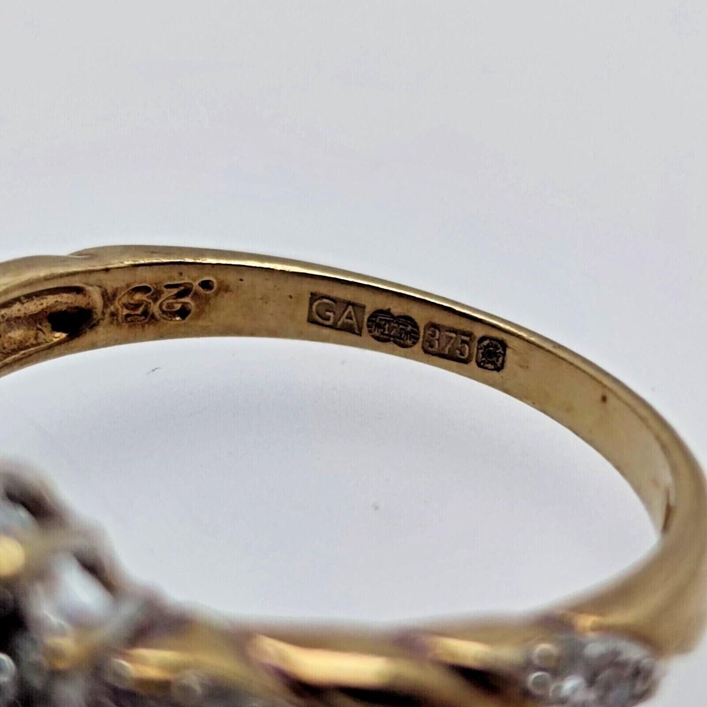 9ct Yellow Gold Ring 0.25ct Cluster Diamonds Twisted Band UK Ring Size O