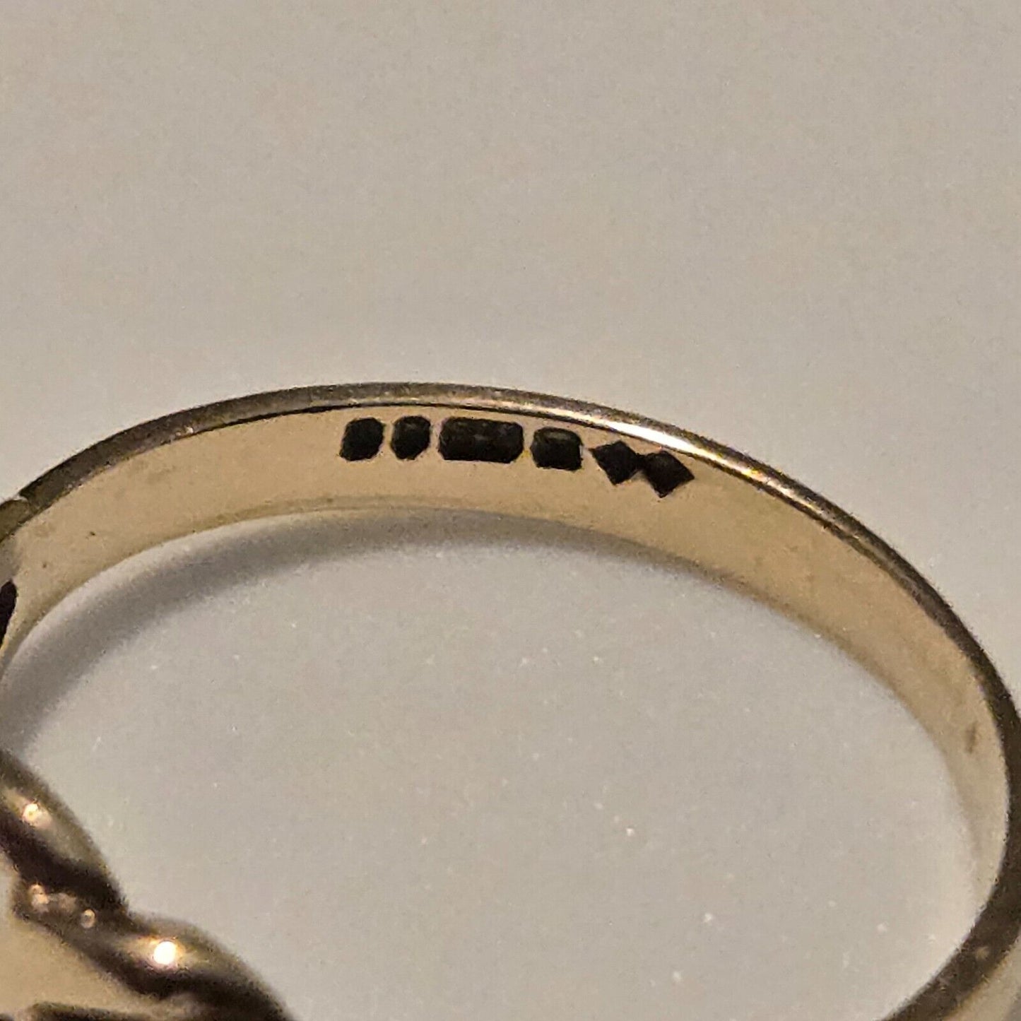 Children 9ct Yellow Gold Ring Interlocking Cuban 375 Hallmarked Ring Size H 1/2