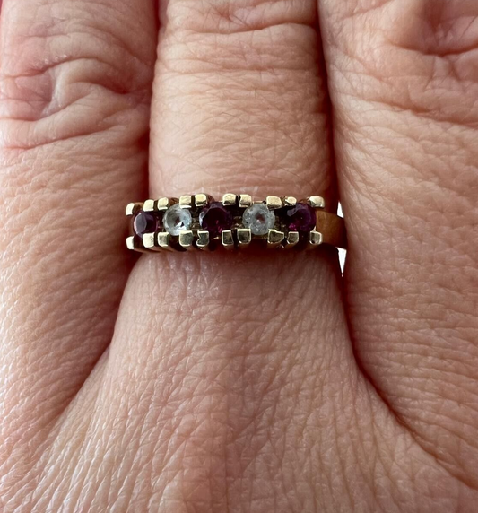 9ct Yellow Gold Ring Red Garnet And Quartz Gemstones UK Ring Size O