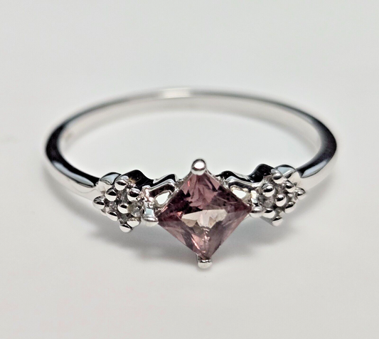 9ct White Gold Colour Change Garnet and Zircon Gemstones Ring Size R 1/2