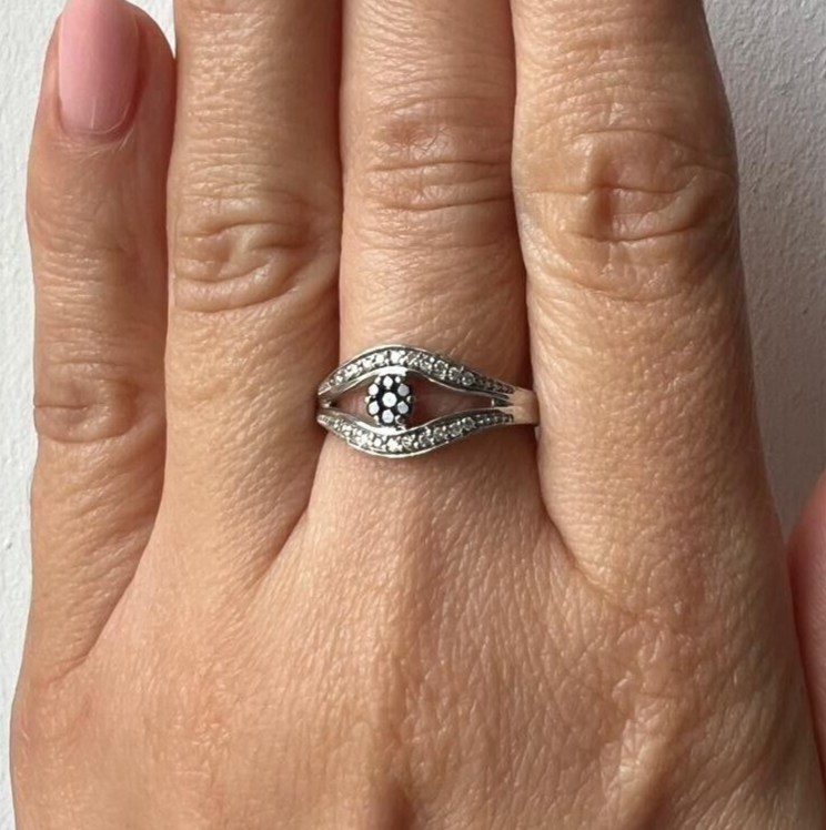 9ct White Gold Ring Diamonds Black & White 0.25ct UK Ring Size N