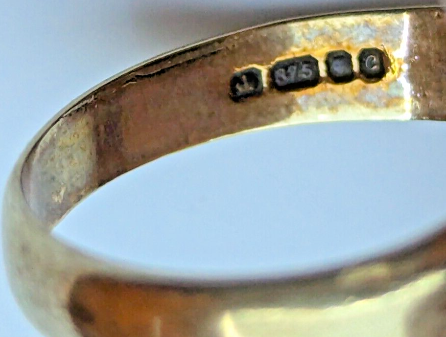 Men's 9ct Yellow Gold Signet Ring Black Onyx Hallmarked Ring Size O 1/2