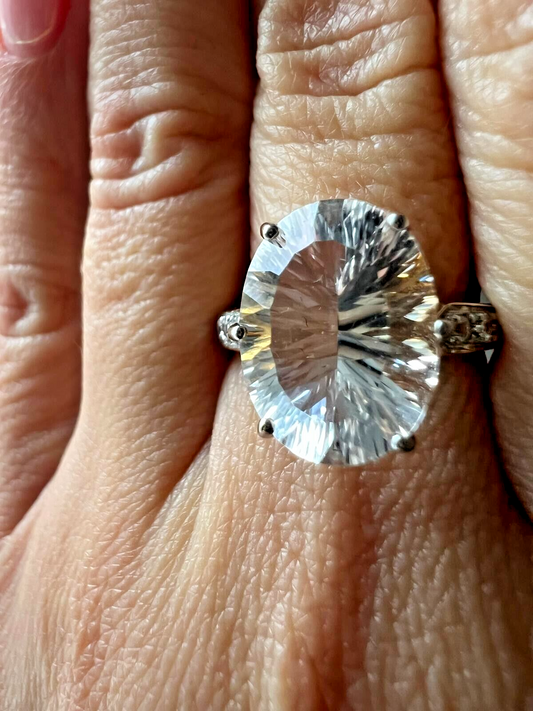 9ct Yellow Gold Ring Large Colourless Quartz White Sapphire UK Ring Size N