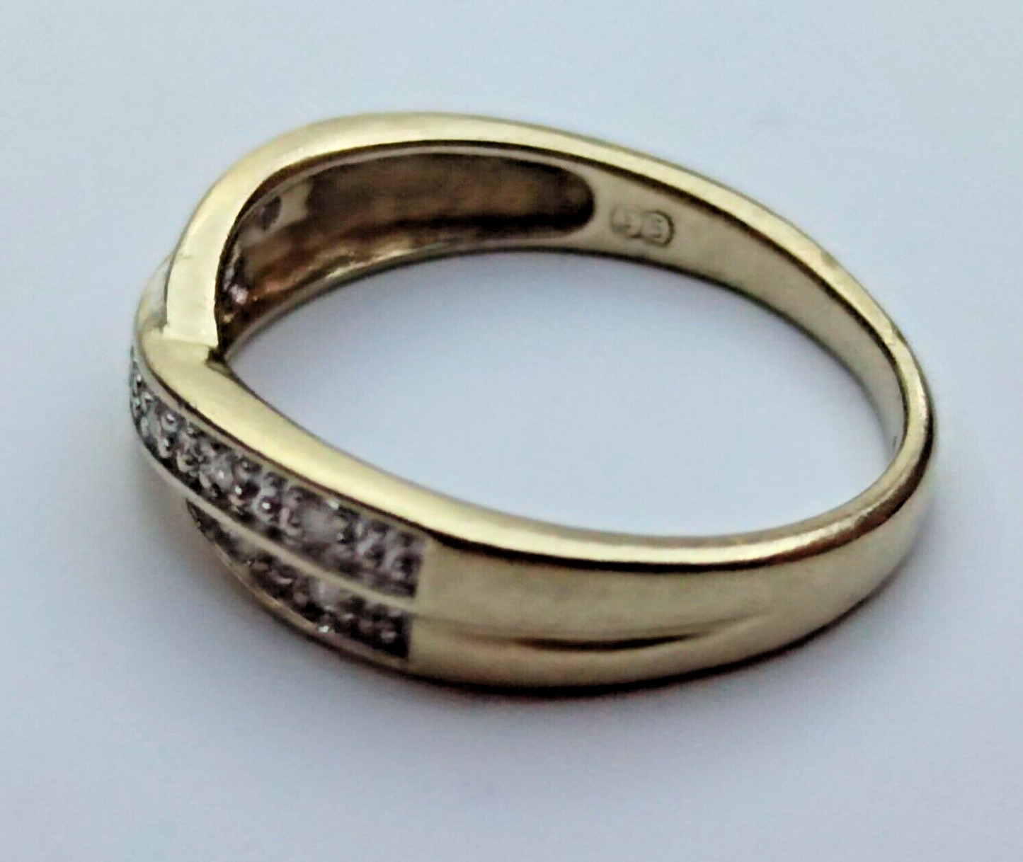 9ct Yellow Gold Diamond Ring Colourless Gemstones Crossover Band UK Ring Size K