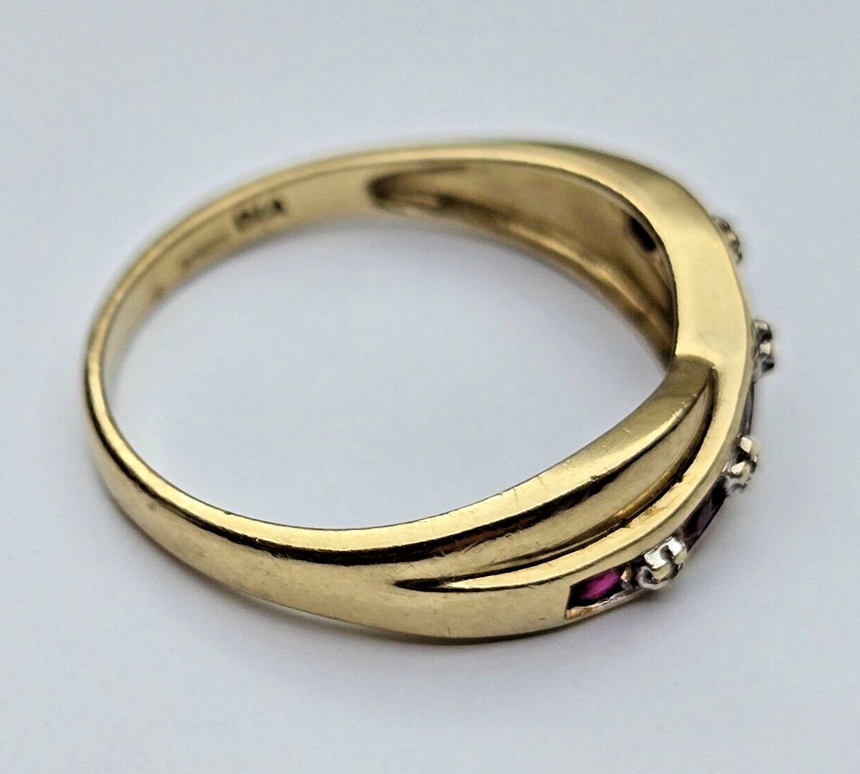 9ct Yellow Gold Garnet Diamond Ring Red and Colourless Gemstones Ring Size N 1/2