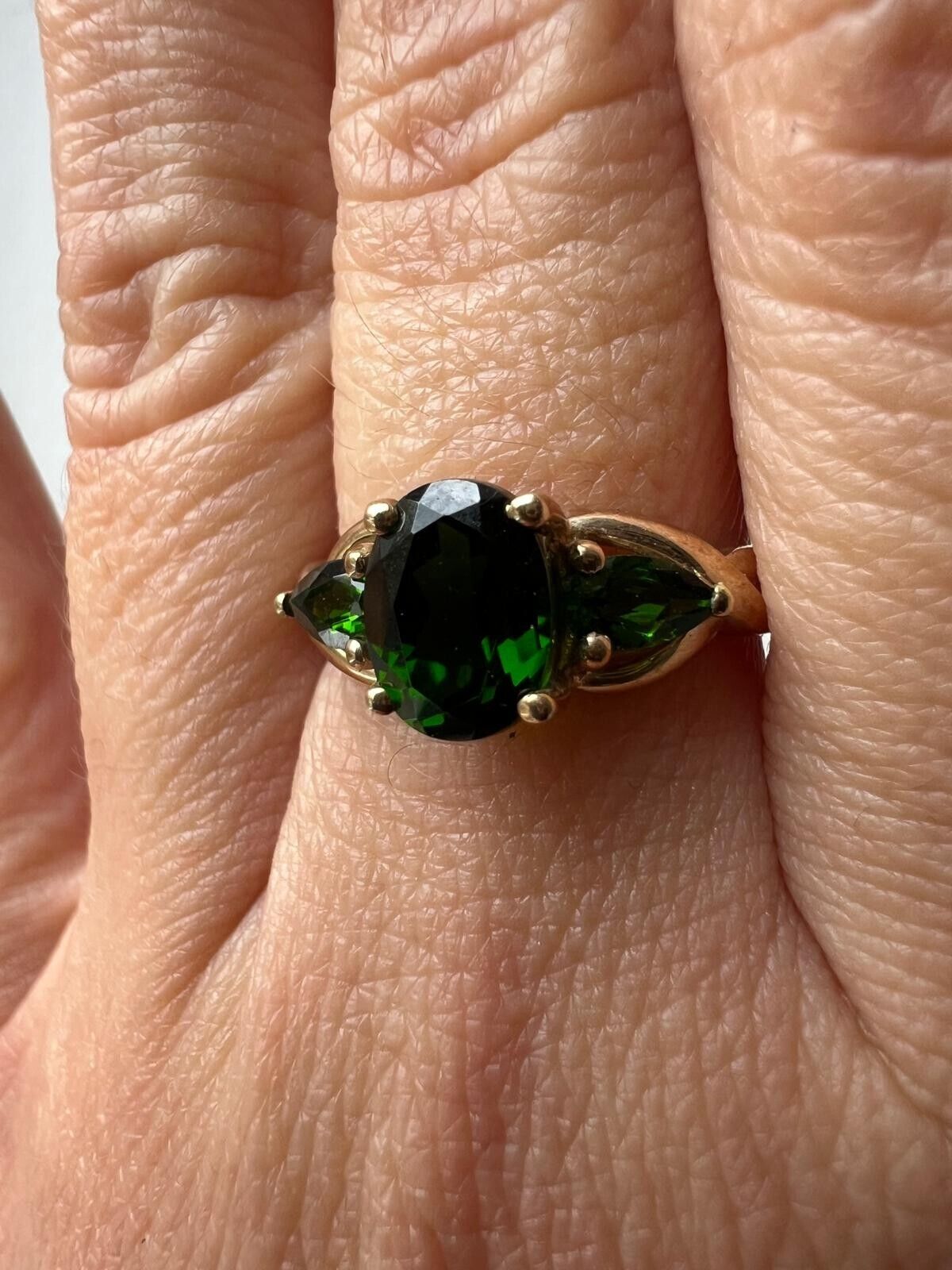 9ct Yellow Gold Ring Oval Green Diopside Three Stone Setting UK Ring Size P