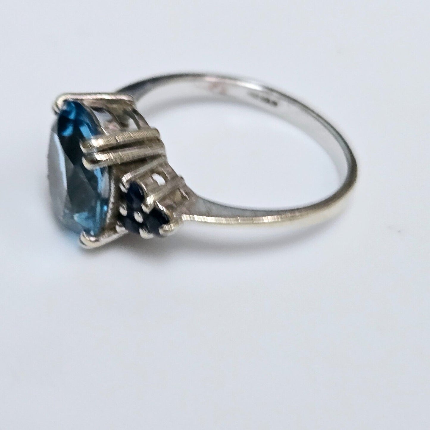 9ct White Gold Ring Blue Oval Topaz & Sapphire Gemstones UK Ring Size N