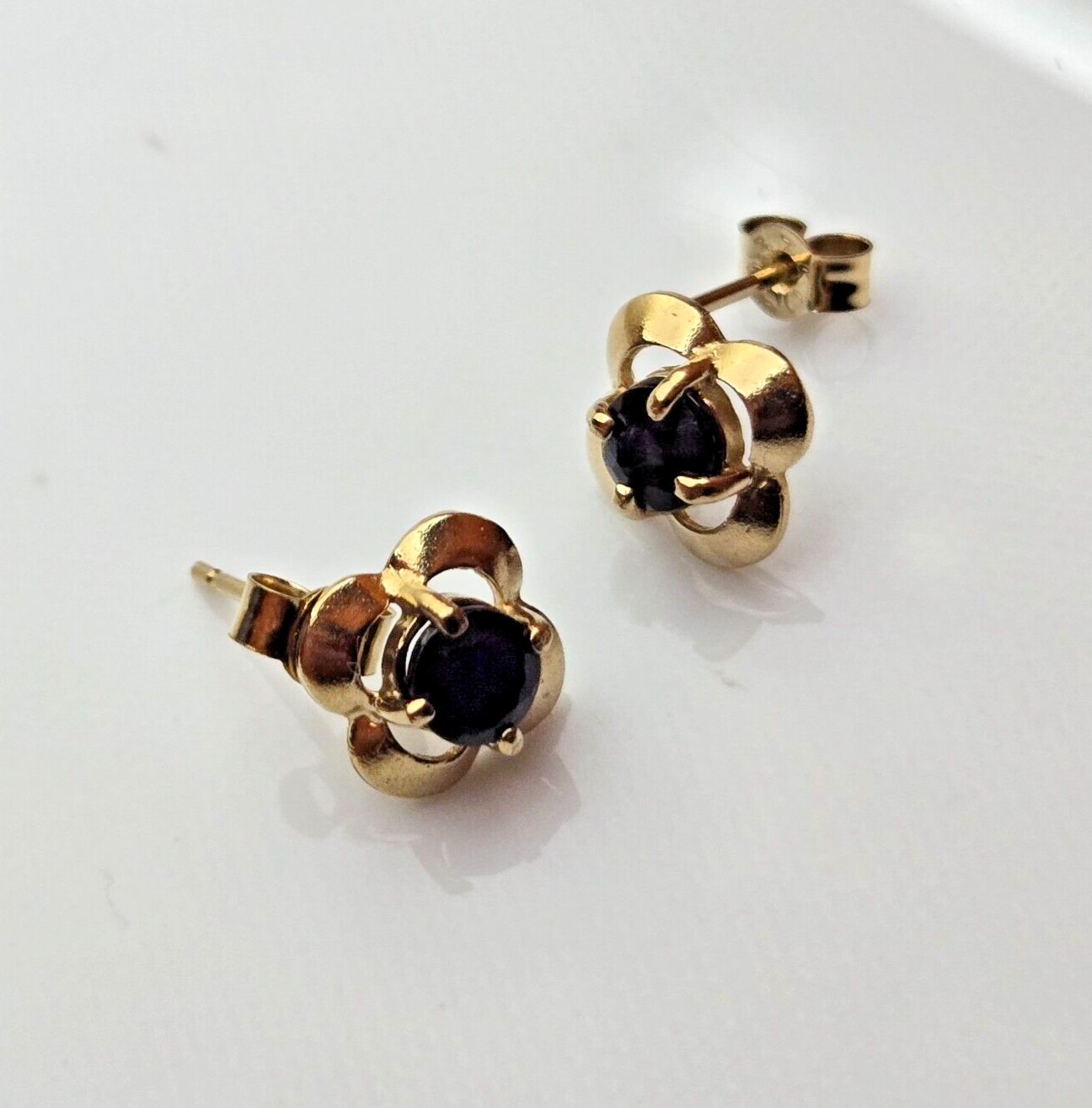 9ct Yellow Gold Flower Stud Earrings Black Sapphire Stones Prong Setting