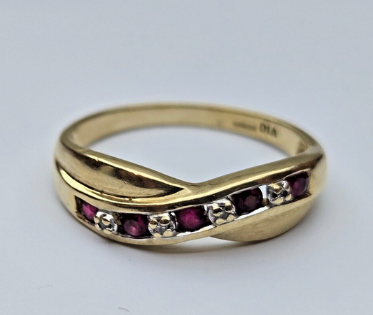 9ct Yellow Gold Garnet Diamond Ring Red and Colourless Gemstones Ring Size N 1/2