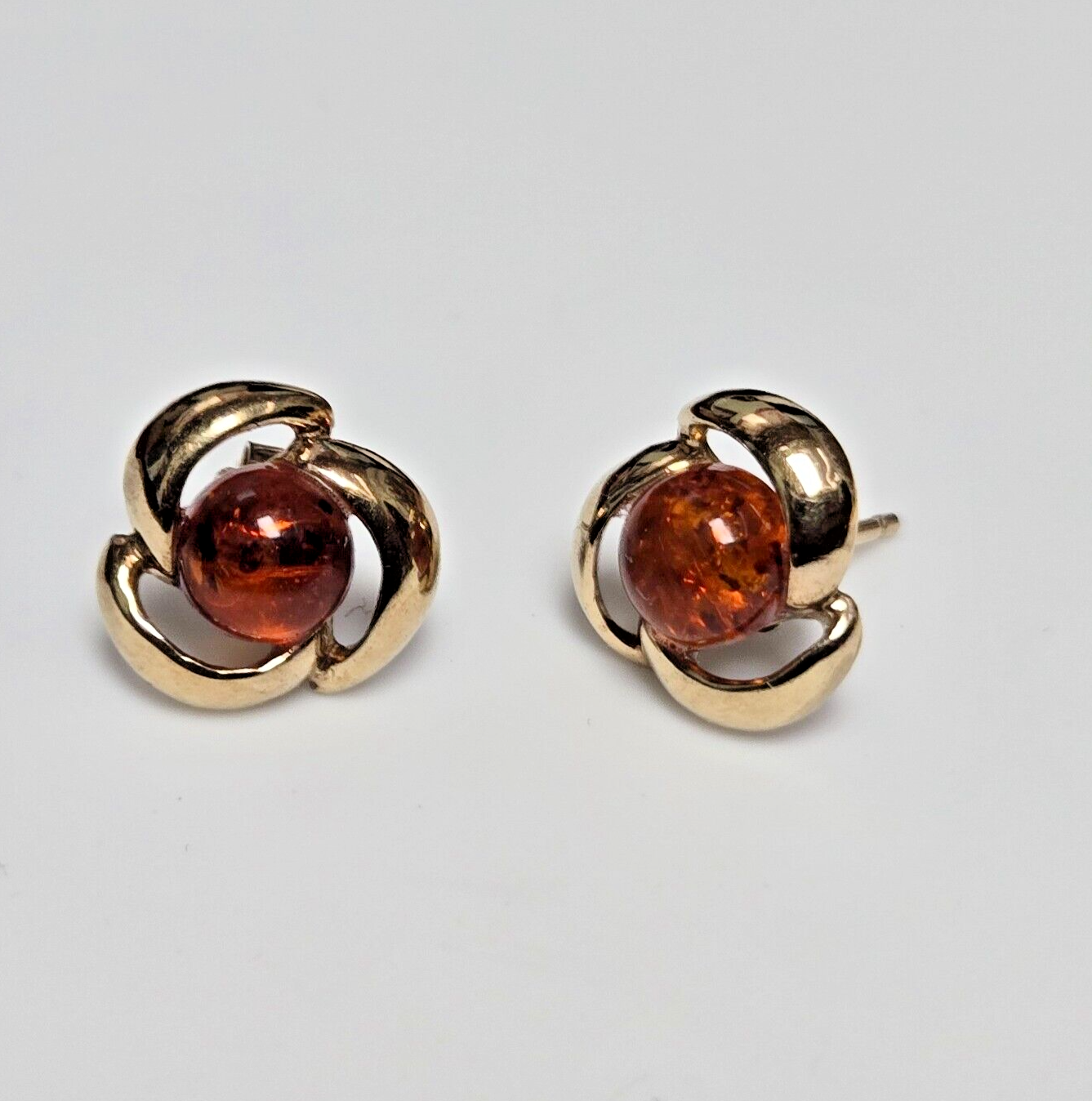 Orange Amber 9ct Yellow Gold Stud Earrings Floral Gemstones Size: 13.5mm x 9.1mm
