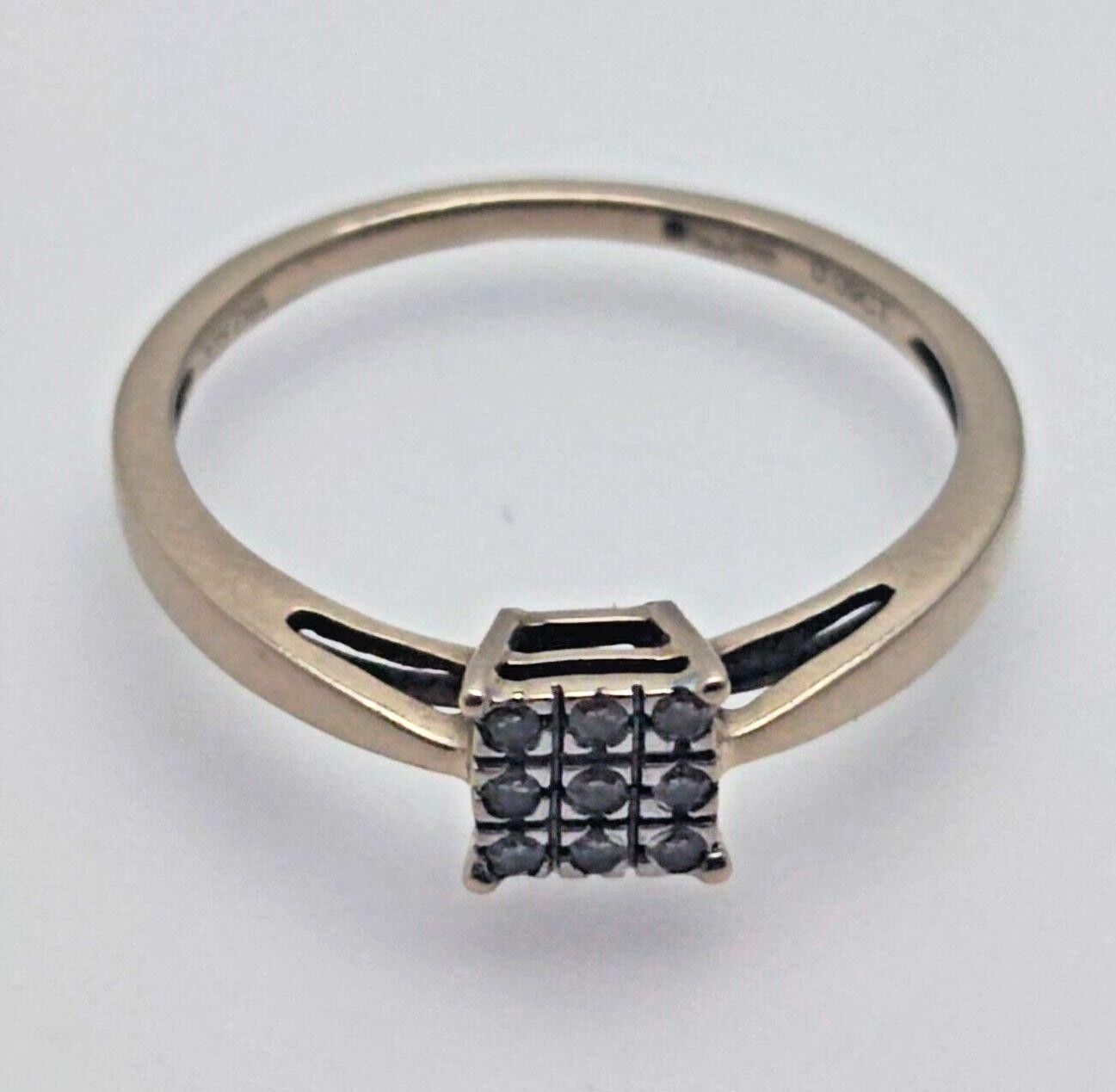 9ct Yellow Gold Ring Round Colourless 0.9ct Diamond Weight Natural Ring Size P