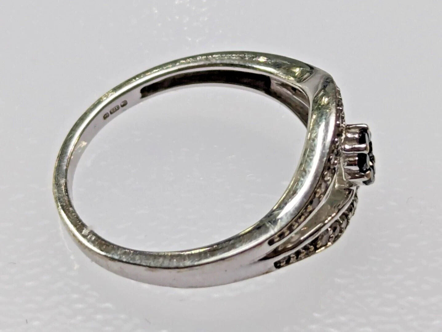 9ct White Gold Ring Diamonds Black & White 0.25ct UK Ring Size N