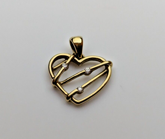 9ct Yellow Gold Heart Wrapped Pendant Cubic Zirconia Stones Size 15mm x 18mm