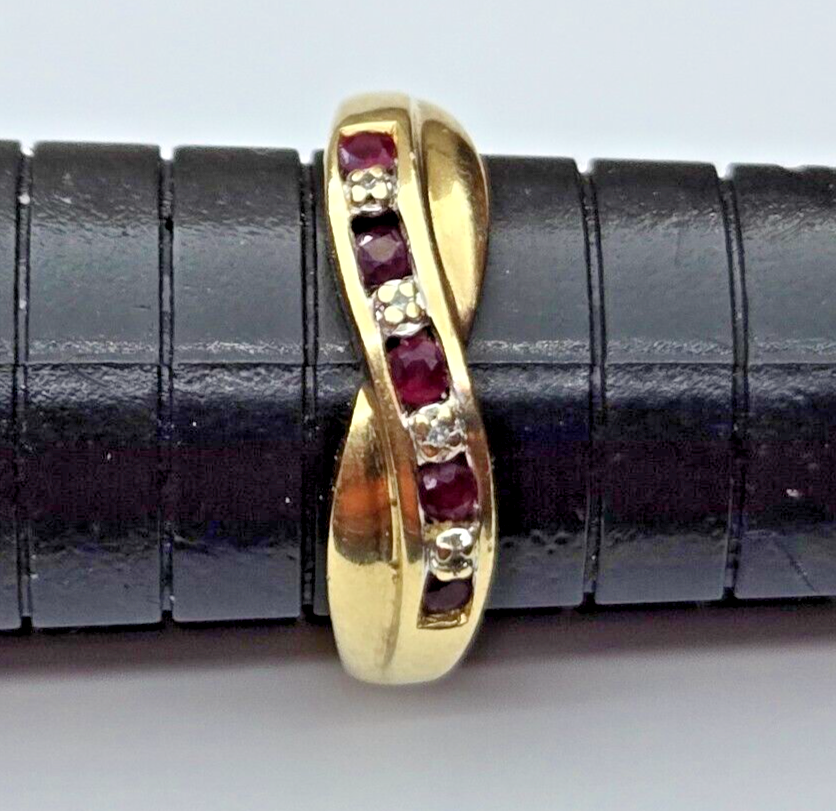 9ct Yellow Gold Garnet Diamond Ring Red and Colourless Gemstones Ring Size N 1/2